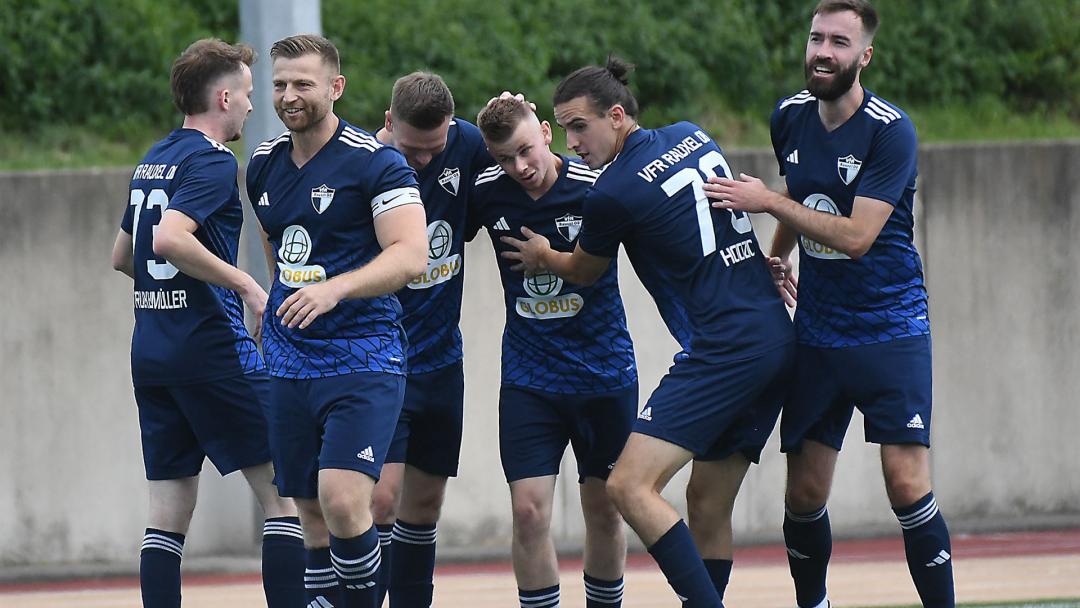 Die Spieler des VfR Rauxel jubeln